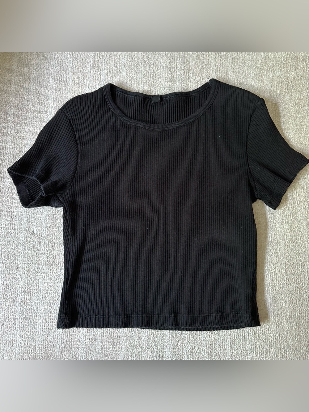 Uniqlo Ribbed Short Sleeve Cropped Tee